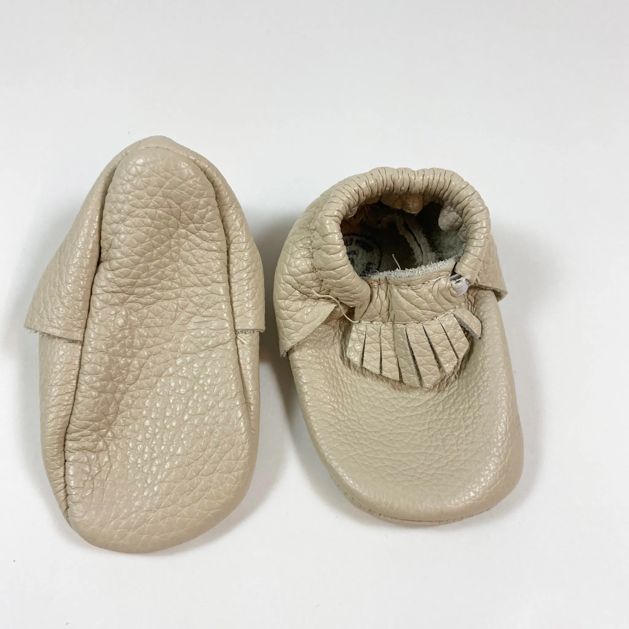 Freshly Picked beige soft-sole leather moccasins 3/12-18M